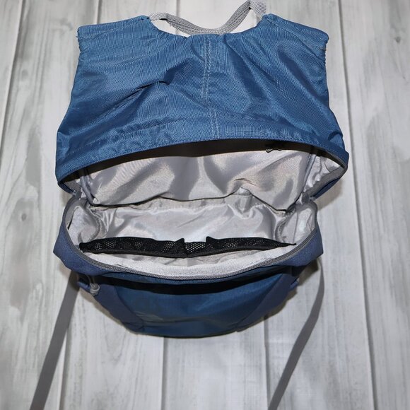 Lowepro Photo Hatchback 16L AW Backpack - Blue - Picture 3 of 5